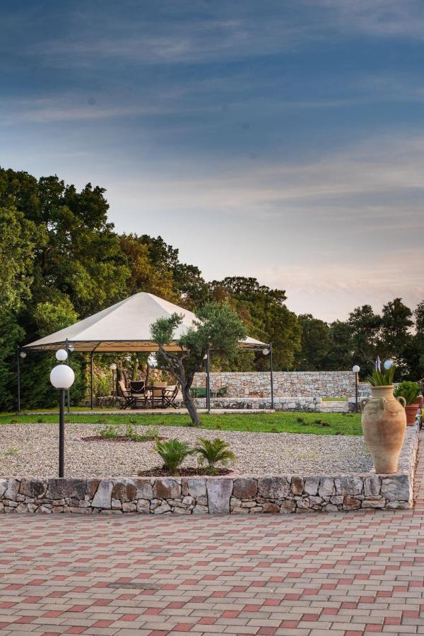 Villa Patrizia-Luxury Villa Mottola Eksteriør billede